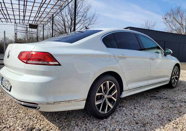 Volkswagen Passat cena 87500 przebieg: 75000, rok produkcji 2018 z Łódź małe 352